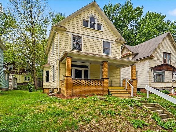 4th image of 1387 S Seneca Ave