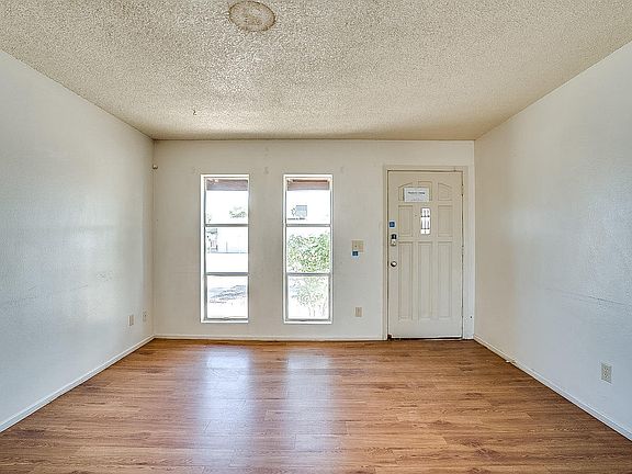 2nd image of 125 W Saguaro St