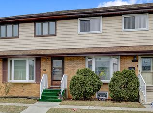 9873 Garden Ct, Schiller Park, IL 60176