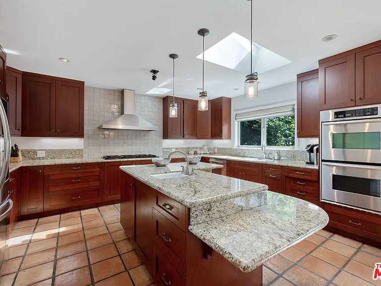 11940 Westminster Ave — Photo 17