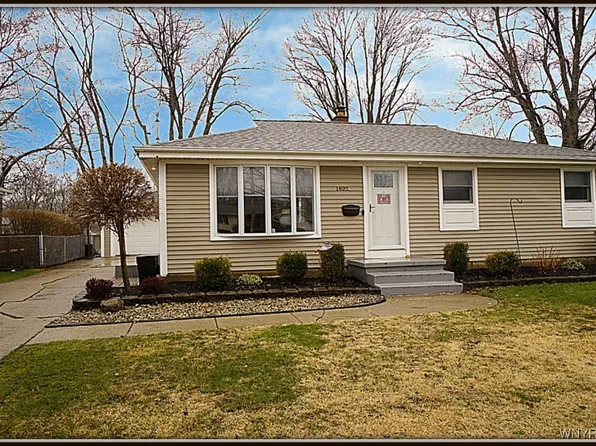 1402 Moll St, North Tonawanda, NY 14120