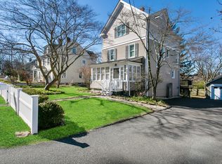 111 E Ridge Rd, Ridgefield, CT 06877