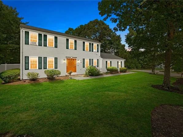 3 Regalwood Dr, Coventry, RI 02816