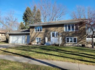 1417 S Wells St, Aberdeen, SD 57401