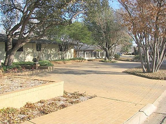 2nd image of 2039 Brook Hollow Dr