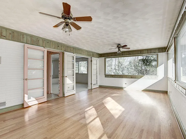 1429 Laburnum St — Photo 20