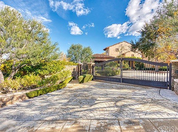 2nd image of 25736 Oak Meadow Dr