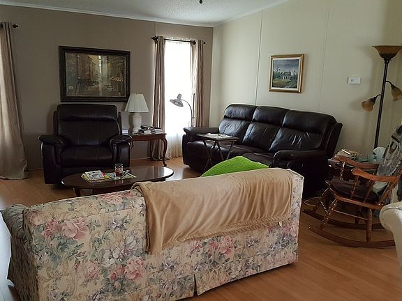 4th image of 2261 Primavera Ave