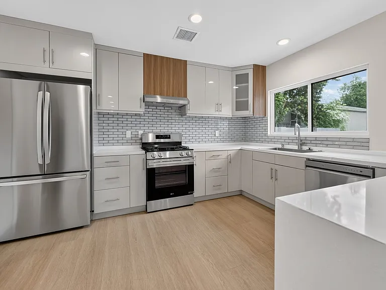 2327 N Naomi St — Photo 7