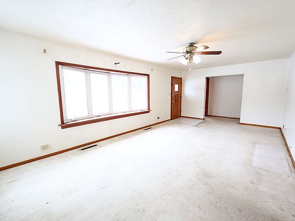 5th image of 6837 W 113th St