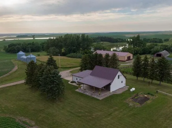 6749 21st St SE, Pingree, ND 58476