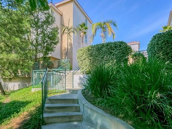 5th image of 4760 Templeton St #3