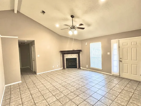 604 Harris Dr, Nash, TX 75569