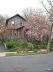 3rd image of 66 Fair St