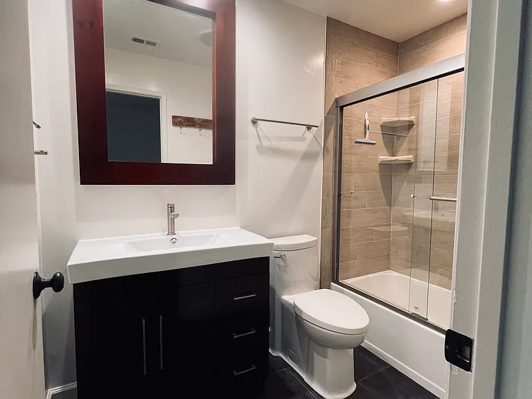 2425 La Brea Ct #2425 — Photo 22
