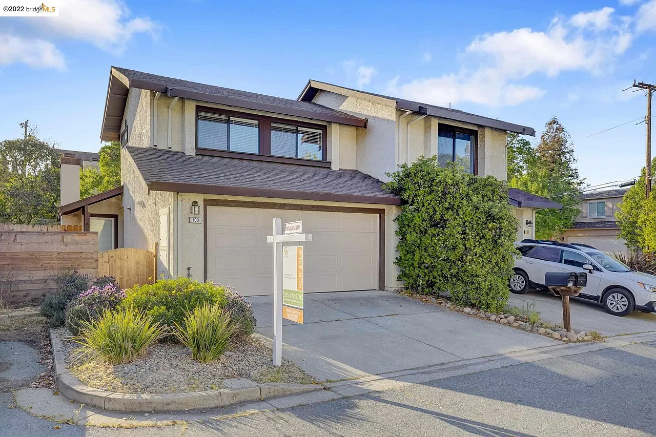 3 bed, 2.5 bath, 1422 sqft, $3,800 — Photo 2
