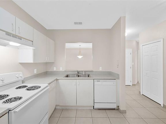 3rd image of 533 Villa Del Sol Cir APT 204