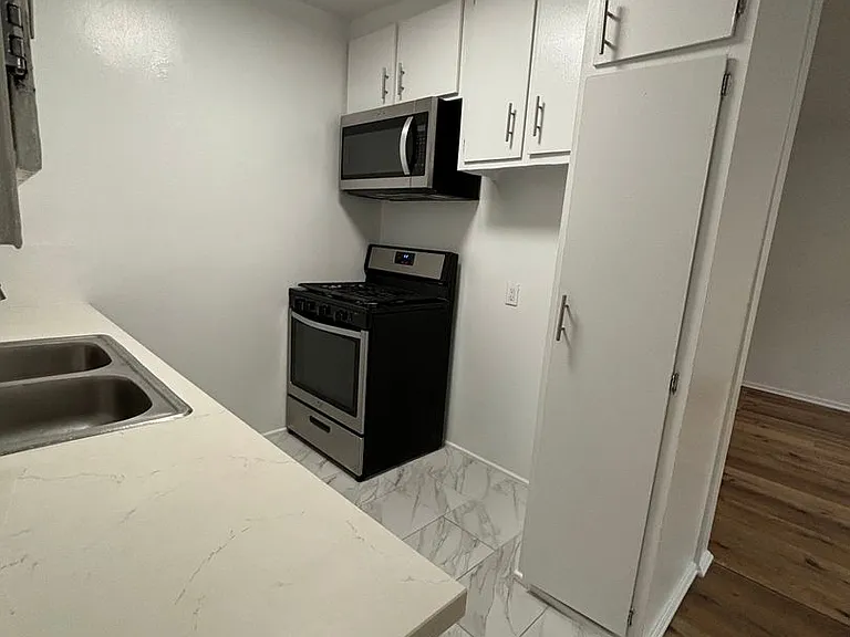 334 S. Hobart Blvd — Photo 11