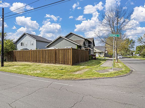 3rd image of 2029 Plentywood Ln