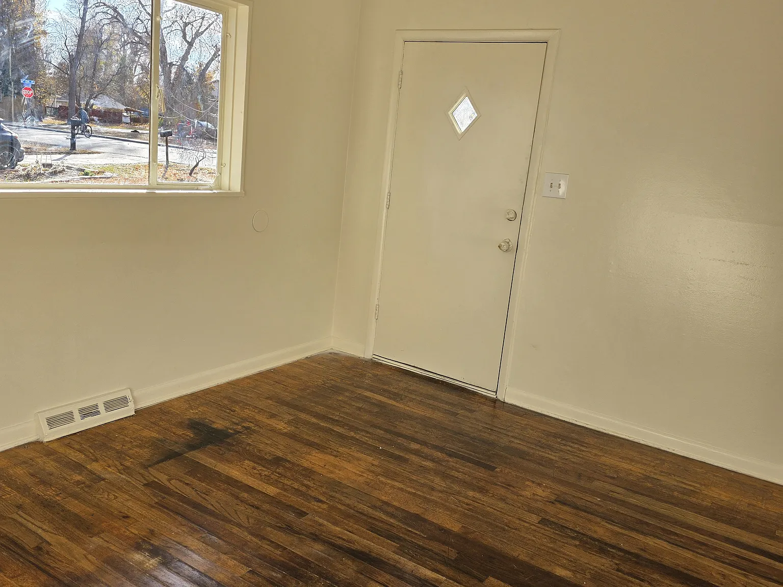 2 bed, 750 sqft, $1,199 — Photo 3