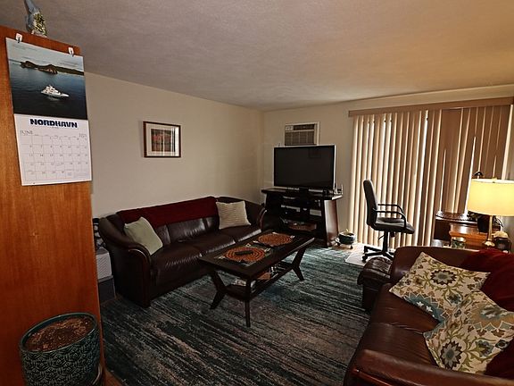 4th image of 247 Washington Ave APT 14