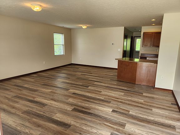 3rd image of 752 Meadow Glen Ave