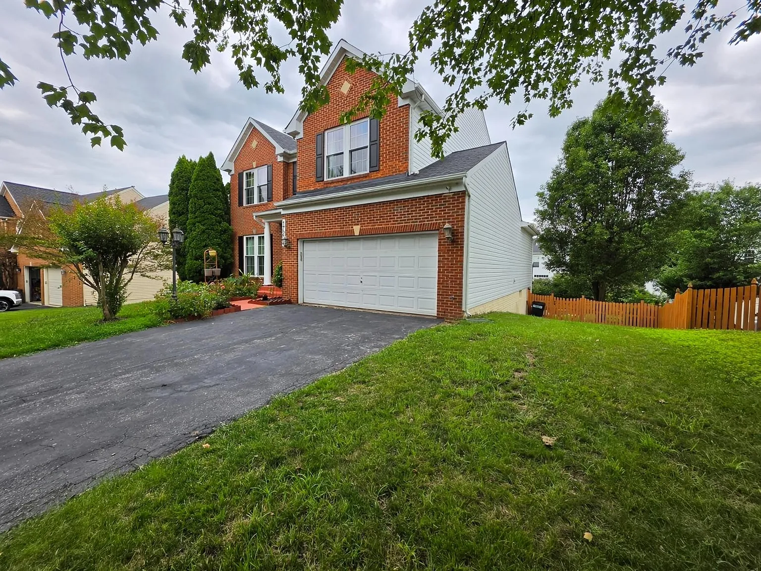 4 bed, 3918 sqft, $4,200 — Photo 2