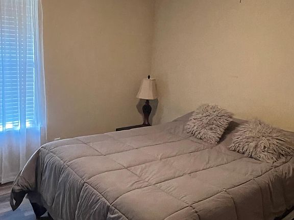 3rd image of 221 Primrose Dr