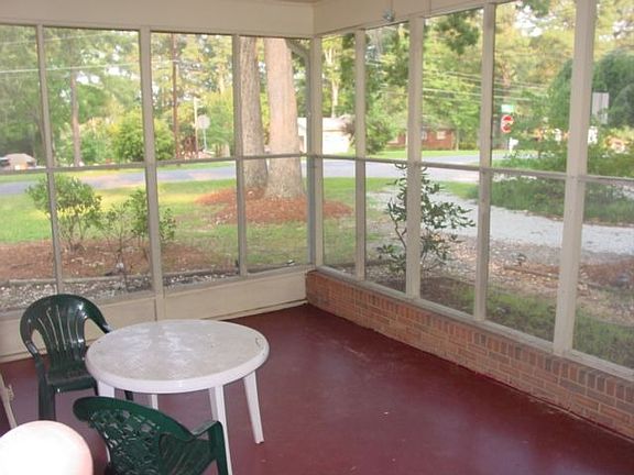 Large screen porch