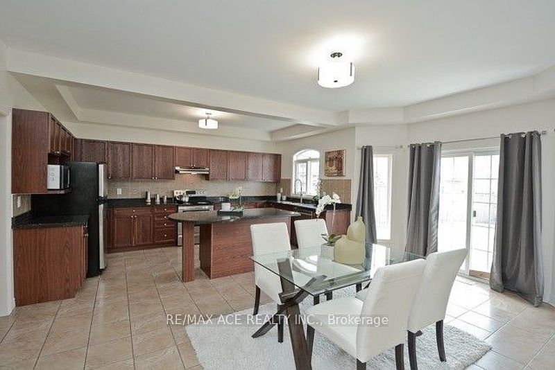 Ajax House for rent - 4 Bedrooms — photo 6