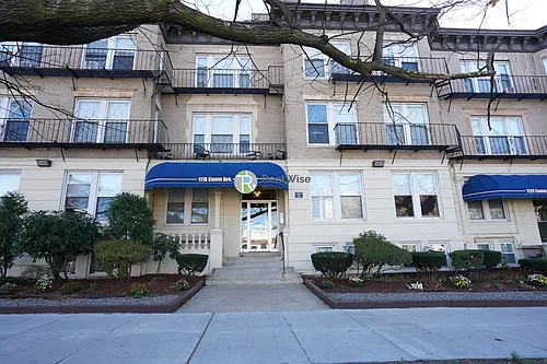 1118 Commonwealth Ave Photo 1