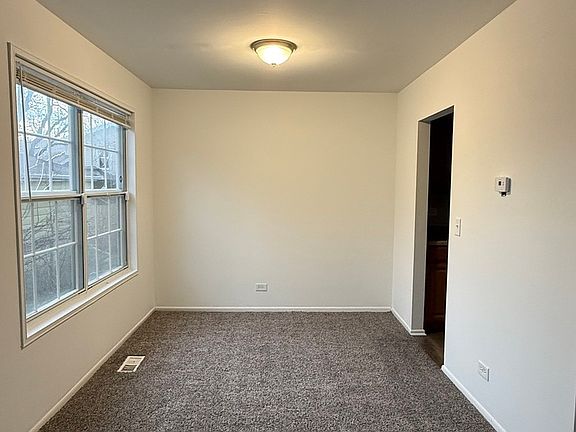 5th image of 252 Yellow Pine Dr