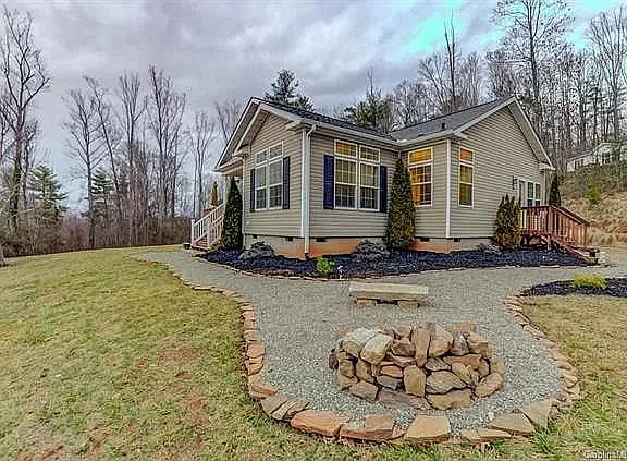 4th image of 10 Northside Dr