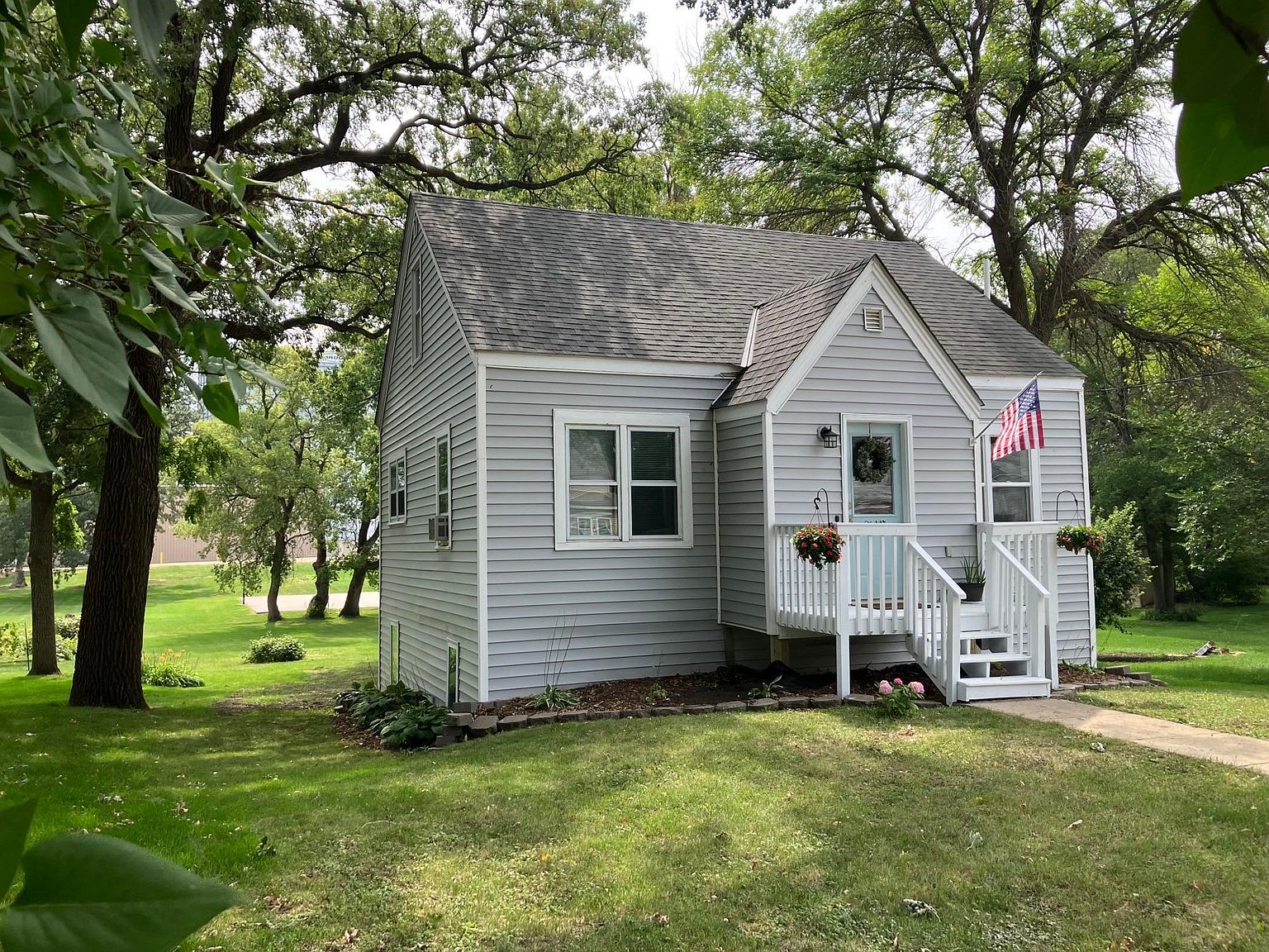 227 W Division St, Elbow Lake, MN 56531 Zillow