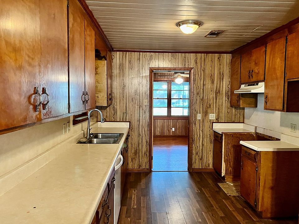 208 E 2nd St, Adel, GA 31620 Zillow