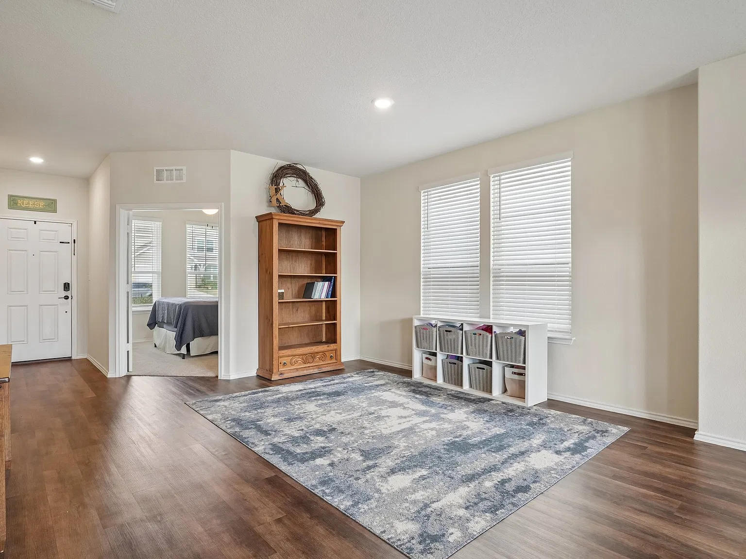 Spacious 4-Bed Home with Island Kitchen, Fenced Yard & Community Pool in Seguin — Photo 3
