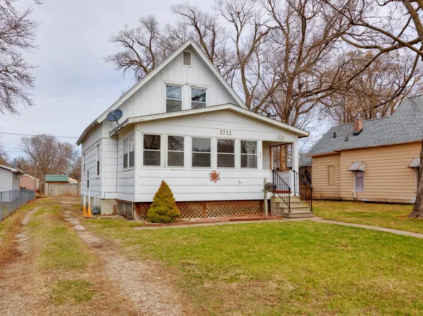 2712 E Walnut St, Des Moines, IA 50317