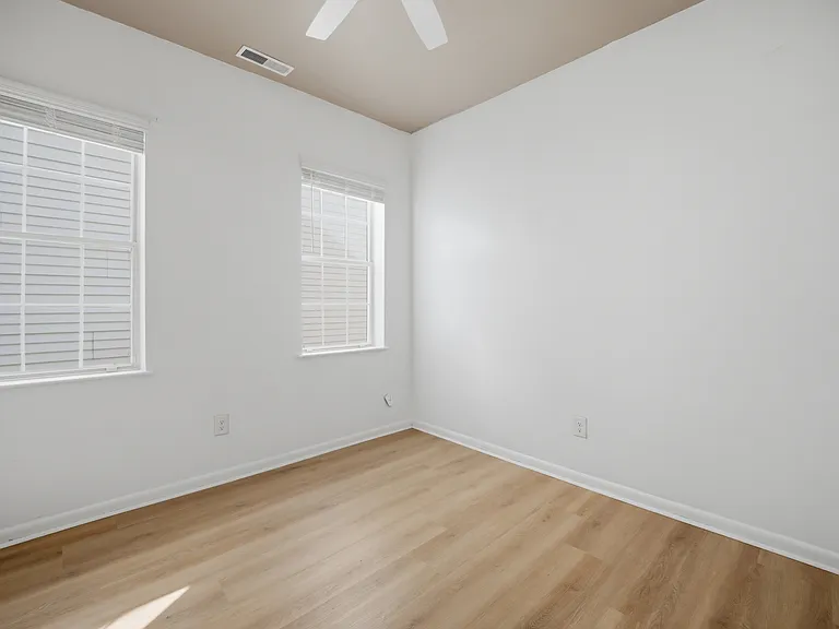 605 Dinwiddie St #B — Photo 14