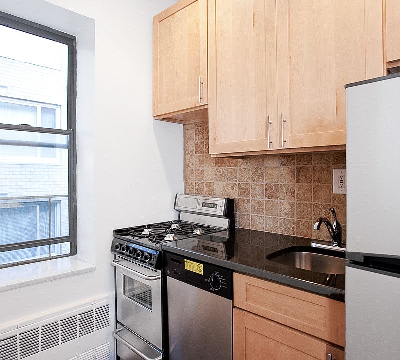 1st image of 305 E 78th St APT 4FW