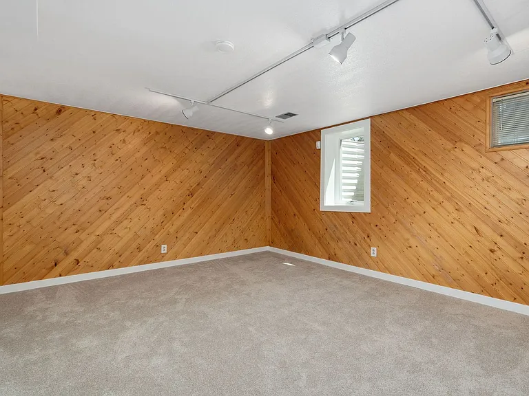 1305 S Lemay Ave — Photo 9