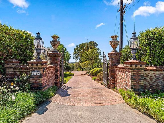 3rd image of 1779 Elevado Rd