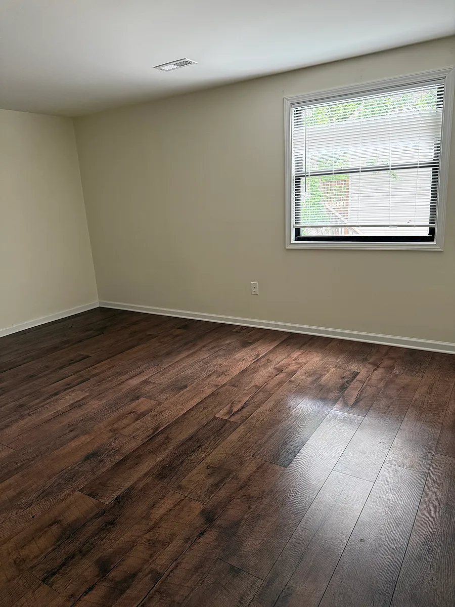Building Photo - 104 Spring St #B