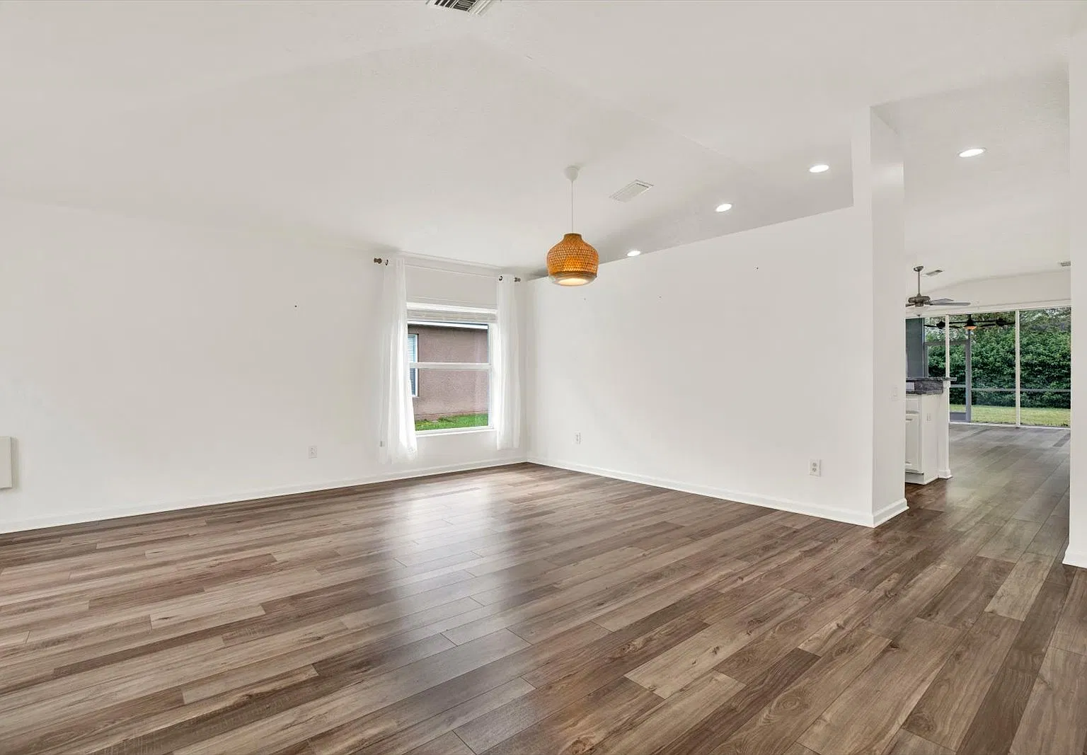 3 bed, 1814 sqft, $2,900 — Photo 4