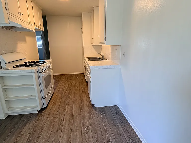 Pampas Lane Apartments — Photo 12