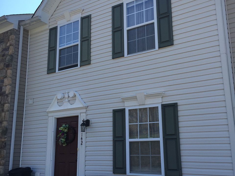 1st image of 142 Park Place Dr
