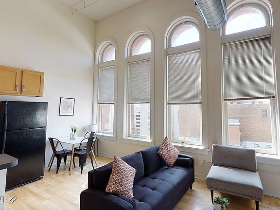 3rd image of 918 Olive St APT 403