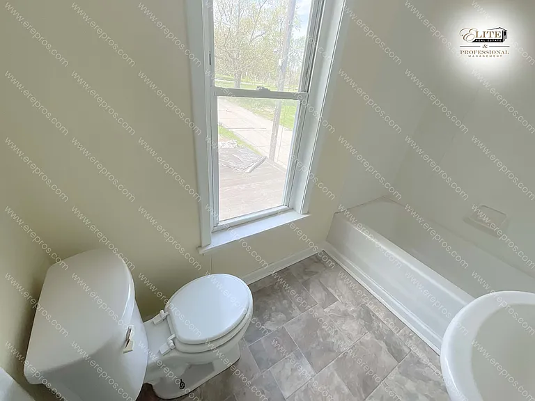 1229 Lyon St #1 — Photo 9