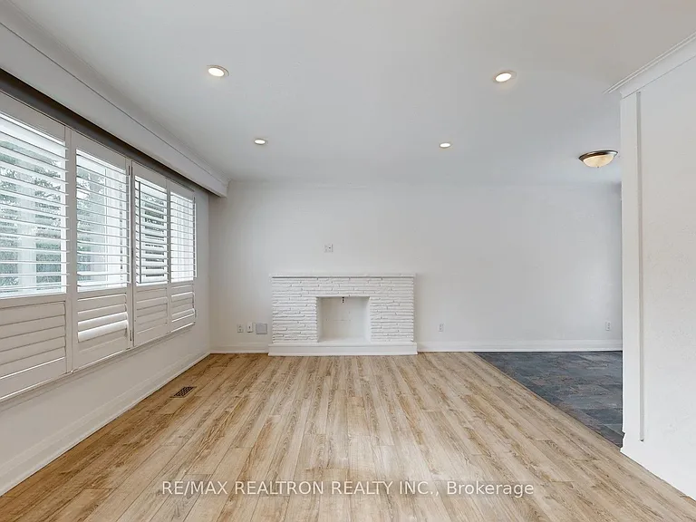 24 Fenelon Dr — Photo 11