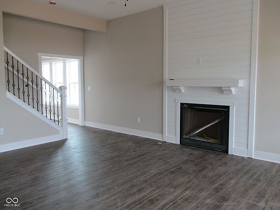 4th image of 1426 Redwood Dr