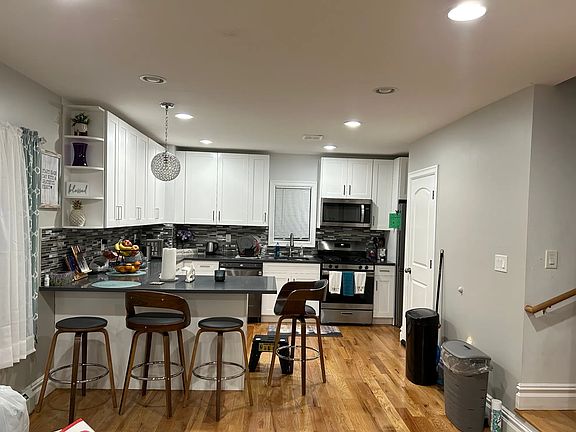 2nd image of 12130 Irwin Pl